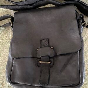 HARBOUR black leather crossbody